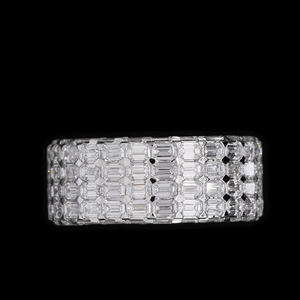 AMBER JEWELS Anillo de Eternidad Unisex de Oro Sólido de 18K con Zirconia de Corte Radiante Engastada en Puntas, Bañado en Rodio, Diseño Geométrico de Lujo - Product Image 4