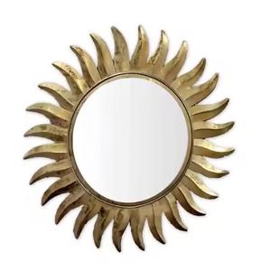 Miroir mural en métal de qualité supérieure pour l'exportation, miroir décoratif élégant pour les acheteurs mondiaux en provenance d'Inde - Product Image 3