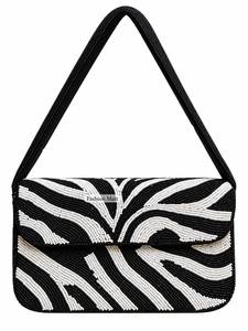 Sac à bandoulière perlé à motif zèbre noir et blanc, sac de soirée à rabat fait à la main - Product Image 1