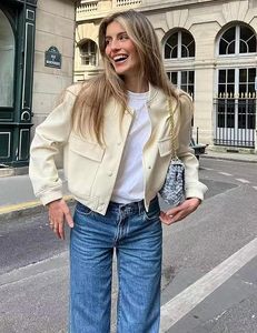 Chaqueta Bomber Corta Blanca con Bolsillos de Parche, Cierre de Botones, Estilo Minimalista, Prenda Exterior de Poliéster Tejido para Otoño - Product Image 6