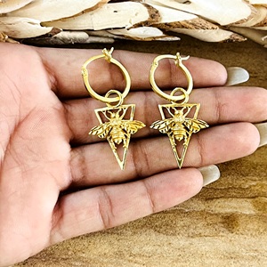 Último Diseño Pendientes de Aro Boho con Abeja, Pendientes Tribales de Latón para Mujer, Joyería Colgante de Abeja Chapada en Oro de 18k, Aros Geométricos al por Mayor/OEM - Product Image 3