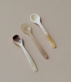 Ustensiles de cuisine et articles de table durables : Cuillère en corne biologique artisanale en matériau naturel pour une vaisselle écologique - Product Image 2