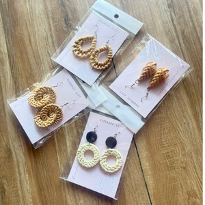 Pendientes de Ratán Tejido Ecológicos, Estilo Boho Vintage, Marca TUYET DUNG, Regalo para Bodas y Festividades, Hechos en Vietnam - Product Image 1