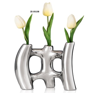 Florero Contemporáneo de Metal para Diseños Interiores Sofisticados, Colecciones de Lujo para Decoración de Interiores a Nivel Mundial - Product Image 4