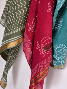 Foulard carré ethnique floral en coton fait main, imprimé au bloc, ensemble cravate et tour de cou, doux pour la peau, cadeau d'été, Saint-Valentin - Product Image 2