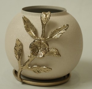 Jarrón de Flores Nórdico de Aluminio Beige con Rama de Pájaro de Metal Dorado, Maceta Texturizada de Lujo para Decoración Moderna de Centro de Mesa - Product Image 5