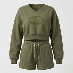 Conjunto de 2 Piezas de Felpa Verde Oliva para Mujer, Sudadera Corta con Cuello en V y Logotipo, Pantalones Cortos por Encima de la Rodilla, Corte Holgado Informal para Primavera/Verano - Product Image 1