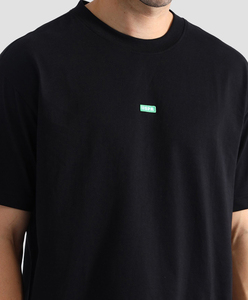 T-shirt décontracté en coton uni pour homme, coupe classique, col rond, respirant, idéal pour l'été et le style moderne, personnalisable OEM. - Product Image 4