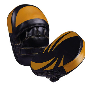 Ensemble de gants de boxe et de pads d'entraînement en cuir véritable personnalisés OEM Five B Made - Fournisseur de produits de boxe en gros au Pakistan - Product Image 6