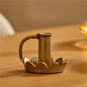 Porte-bougie minimaliste nordique en or, finition laiton mat, support métallique pour bougies coniques, décoration pour la maison, le salon, la table de Noël - Product Image 4