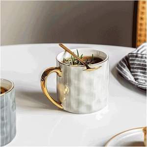 Taza de Café Creativa de Porcelana Fina Ecológica Clásica para la Oficina o el Té de la Tarde, Hecha a Mano en India - Product Image 1