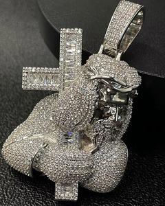 Colgante de Jesucristo con Corona de Espinas, Cruz con Incrustaciones de Moissanita, Plata 925 con Baño de Rodio, Joyería Religiosa Cristiana - Product Image 4
