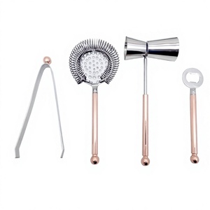 Ensemble d'outils en acier inoxydable et en cuivre avec poignée confortable comprenant des passoires à cocktail et un ensemble d'accessoires Bartool - Product Image 1
