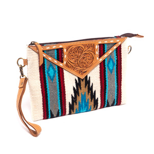 Bolso bandolera unisex de cuero genuino hecho a mano con cierre de cremallera de Diseño a rayas bohemio artesanal, hecho en India - Product Image 2