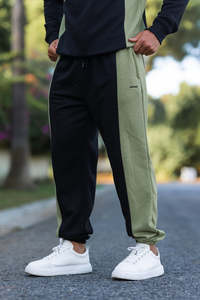 ชุดวอร์มผู้ชายแบบ Color Blocking เสื้อฮู้ดซิปครึ่งตัวพร้อมกระเป๋าข้าง กางเกงขายาวรูดเชือก สวมใส่สบายๆ ในฤดูใบไม้ร่วง ผลิตจากโพลีเอสเตอร์และผ้าฝ้าย - Product Image 2