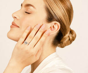 Anillo de Compromiso con Diamante Cultivado en Laboratorio con Corte Esmeralda Mágico Certificado por IGI GIA, 1.0 Ct en Oro Sólido Puro de 10k/14k/18k, Joyería para Regalo - Product Image 4