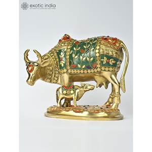 Escultura de Latón Hecha a Mano de 8 Pulgadas de Vaca y Ternero con Incrustaciones Intrincadas para Decoración del Hogar, Cumpleaños y Diwali, Hecho en India - Product Image 4