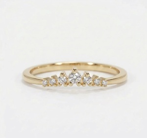 Anillo de Boda Minimalista de Oro Rosa de 14K con Tiara Curva de Diamantes, Anillo Apilable con Corona Chevron y Diamantes Redondos Cultivados en Laboratorio - Product Image 4