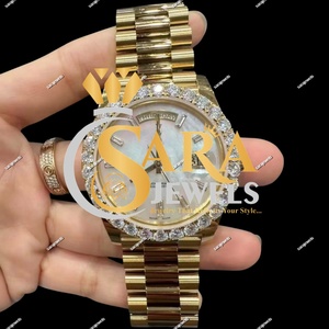Montre en or rose sertie de diamants naturels de qualité export, avec cadran en acier inoxydable doré, pour hommes et femmes, disponible à la vente - Product Image 4