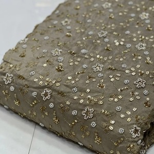 Vente flash : Tissu en soie brodé à la main par des designers, idéal pour les robes de mariée, les robes de soirée et la collection de créateurs, à prix avantageux - Product Image 1