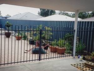 Valla Arqueada Decorativa Galvanizada de Alta Calidad para Piscina, Valla de Seguridad para Jardín y Piscina con Panel Superior en Forma de Lanza - Product Image 4