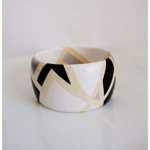 Pulseras y Brazaletes de Madera Hechos a Mano con Diseño Floral Étnico para Amantes de los Accesorios de Moda - Product Image 5