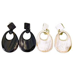 Pendiente de cuerno hecho a mano Pendientes de cuerno de búfalo de alta calidad Joyería de moda liviana y diseño único - Product Image 1