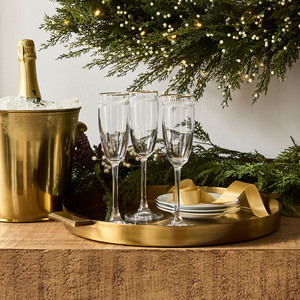 Plateau de service rond élégant doré avec finition brossée, rebord surélevé et poignées contemporaines élégantes pour la décoration des maisons modernes - Product Image 3