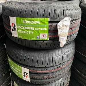 Pneus Premium 195/60/15 pour une conduite confiante avec une maniabilité équilibrée, une adhérence fiable, un bandeau durable et des performances fluides. - Product Image 6