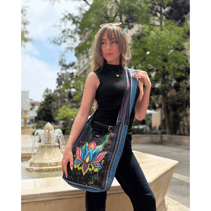 Borsa Hobo Lotus Fatta a Mano per Donna, Elegante e Alla Moda Borsa a Spalla - Product Image 3