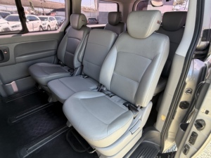 Starex H-1 2016 Usada, Minivan de Gasolina con Volante a la Izquierda, Automática, 11 Asientos, Plateada, Auto de Segunda Mano, Vehículo Coreano Usado - Product Image 4