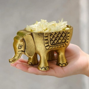 Tendance du moment : Vase de table éléphant en aluminium fait main, design moderne, finition dorée, écologique, bol décoratif pour l'inauguration de maison - Product Image 4