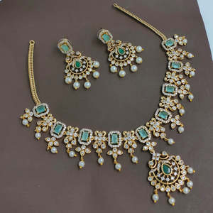 JeweleMarket 10575671DPG Magnifique ensemble de bijoux pour filles avec pierres de cristal et collier de perles en zircon autrichien, motif de créateur - Product Image 4