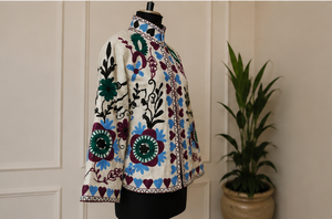 Elegante Chaqueta Bordada Suzani Color Crema para Mujer, Algodón y Terciopelo, Multicolor, Floral, Estilo Boho, Boutique, Moda de Invierno, Venta al Por Mayor - Product Image 3