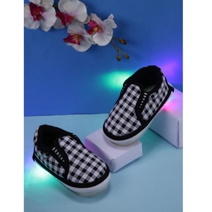 Nouveau QTC modèle 006 chaussures de sport à la mode pour filles durables de haute qualité chaussures de bébé mignonnes et chaudes semelle extérieure en PVC supérieure en denim - Product Image 3