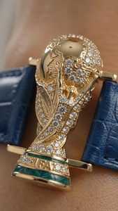 Bracelet en diamant cultivé en laboratoire, trophée de la Coupe du Monde FIFA, bracelet trophée de football, bracelet de luxe en diamant de football, cadeau pour les passionnés de sport - Product Image 3