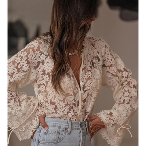 เสื้อเชิ้ตผ้าลูกไม้ลายดอกไม้โปร่งบางสไตล์วินเทจ ติดกระดุม พร้อมแขนระบายทรงระฆัง - Product Image 3
