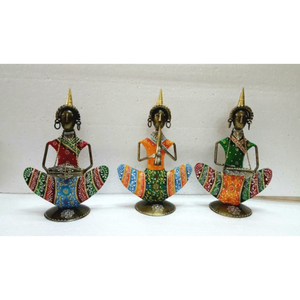 Ensemble de figurines en métal mobiles Art Déco représentant des musiciens folkloriques traditionnels du Rajasthan (lot de 3) pour Diwali - Product Image 3