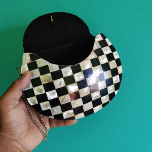 Luxurious finished Handcrafted Mother of pearl with metal <b>chain</b> At <b>Cheap</b> Price - Product Image 2