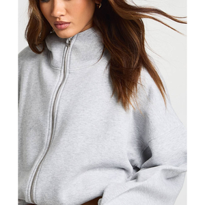 Veste à capuche zippée pour femme, personnalisable en gros, 230 GSM, en pur coton, coupe courte, double couche, épaules tombantes, impression sérigraphique, style streetwear - Product Image 4