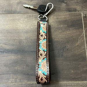 Bracelets de poignet en cuir véritable faits à la main de qualité supérieure et durables, porte-clés et lanières personnalisés pour femmes - Product Image 4