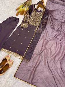 นำเสนอใหม่พร้อมที่จะสวมใส่ของแข็งงานปักหนักและลำดับด้านบนด้วย pent และ dupatta - Product Image 5