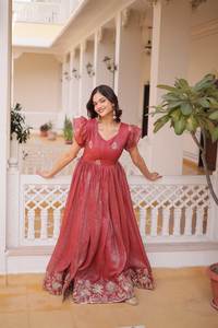 Vestido Largo Anarkali de Estilo Indio Tradicional con Bordado y Dupatta de Diseñador, Listo para Usar - Product Image 6