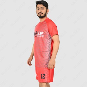 ชุดเสื้อฟุตบอลสีแดง Blaze Sports Wear แขนสั้น คอกลม ลายเรขาคณิต ระบายเหงื่อได้ดี ทรงสปอร์ต ชุดยูนิฟอร์มผู้ชาย - Product Image 2