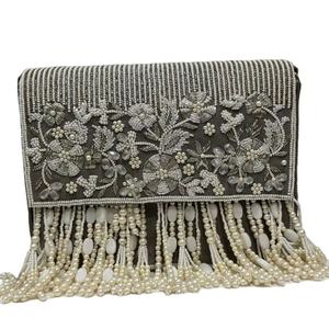 Bolso de mano indio con solapa y detalles de cadena, diseño botánico, accesorio formal de noche para mujer - Product Image 1