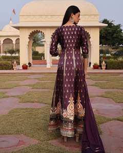 Colección de Kurtis Anarkali para Bodas, Tela Satén, Forro Interior de Crepé, Trabajo de Estampado en Relieve, Color Morado, Tipo de Manga - Product Image 5