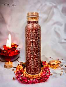 Botella ayurvédica de cobre puro con etiqueta impresa de la marca para tiendas de productos orgánicos al precio más bajo - Product Image 1