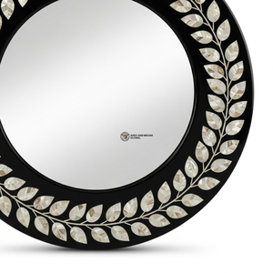 Elegante Espejo Decorativo Redondo con Motivos de Hojas de Concha Colocados a Mano y Acabado Negro Contemporáneo - Product Image 2