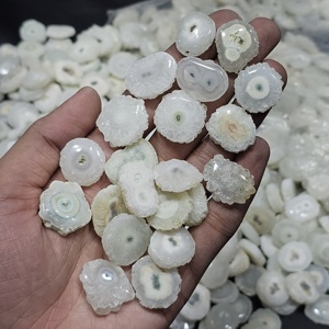 Lot de quartz naturel solaire en gros pour la fabrication de bijoux - Product Image 1