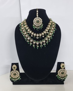 ชุดเครื่องประดับมินต์กรีนเซอร์คอนทำมือ ประกอบด้วยสร้อยคอแบบโชคเกอร์และเครื่องประดับศีรษะแบบมังติกะ สไตล์ชาติพันธุ์ปากีสถาน ชุบทองโบราณ ประดับด้วยกุนดัน สำหรับผู้หญิง - Product Image 3